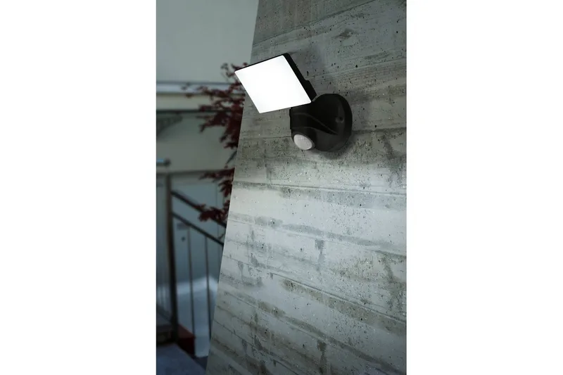 Väggstrålkastare Utebelysning Eglo Pagino med Sensor - Svart - Belysning & el - Ljuskällor & glödlampor - LED-belysning - LED-spotlight