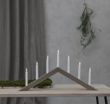 Arrow Stor Adventsljusstake 69 cm - Elljusstake i Trä för Fönster - Ljusgrå - Inredning - Julpynt & helgdekoration - Julpynt & juldekoration