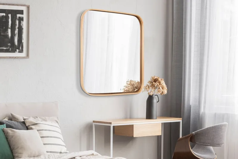 Invald Dekorativ spegel 95x95x4 cm - Vit ram med ekdetaljer - Inredning - Speglar - Väggspegel