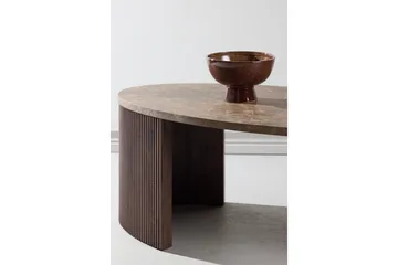 Bristol 120 cm Ovalt Soffbord i Marmor med Räfflade Träben - Mellanbrun - Möbler - Bord & matgrupper - Soffbord