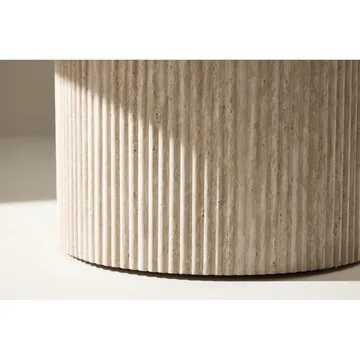 Härön Runt Soffbord 80 cm i Sten med Räfflad Pelarfot - Beige - Möbler - Bord & matgrupper - Soffbord