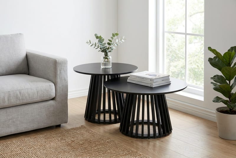 Peyra Soffbord Runt 86 cm Fanér - Svartlaserad ek - Möbler - Bord & matgrupper - Soffbord