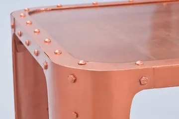 Kazuko Rektangulärt Soffbord 110 cm i Metall med Nitad Plåtkonstruktion - Koppar - Möbler - Bord & matgrupper - Soffbord