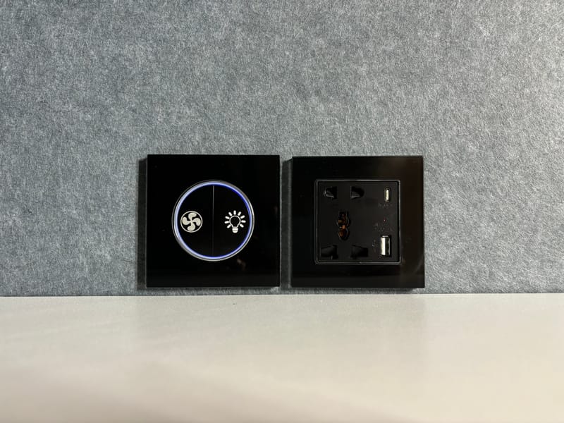 Telefonbås för kontor | 1 person | Ljudisolerat -30dB - Mörkgrå, svart - Möbler - Möbelset - Möbelset för kontor