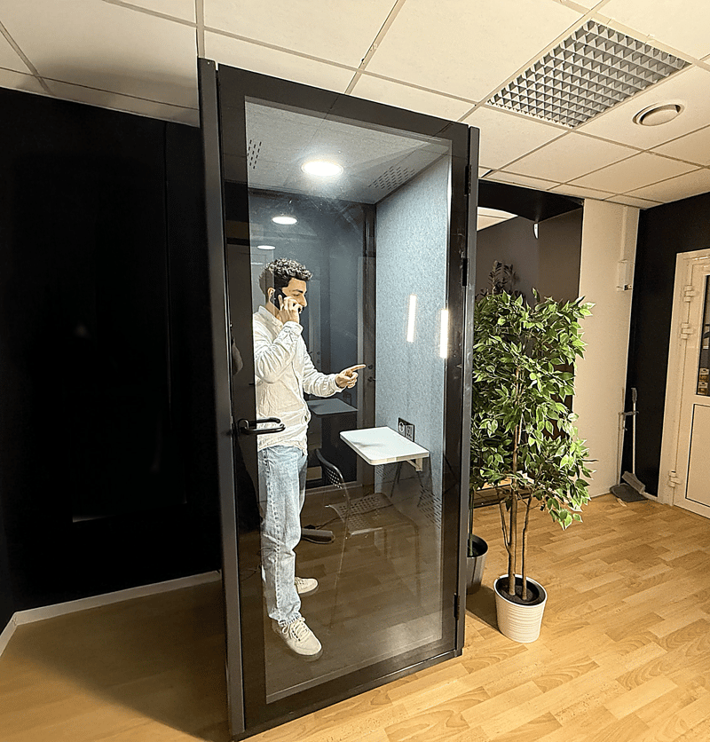 Telefonbås för kontor | 1 person | Ljudisolerat -30dB - Mörkgrå, svart - Möbler - Möbelset - Möbelset för kontor