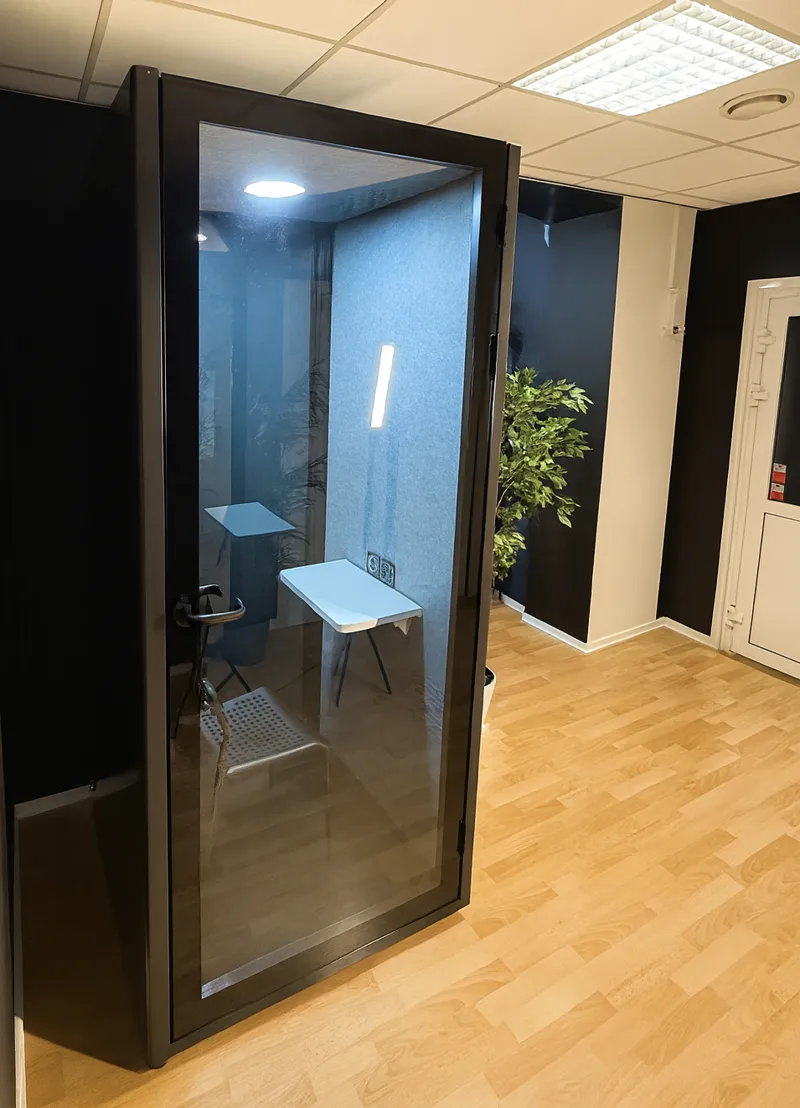 Telefonbås för kontor | 1 person | Ljudisolerat -30dB - Mörkgrå, svart - Möbler - Möbelset - Möbelset för kontor