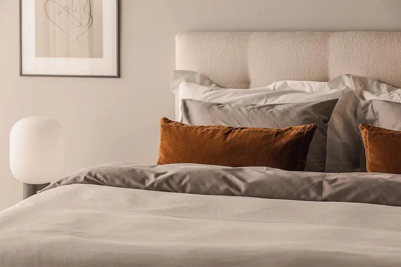 Oslo Lyx Sängpaket Boucle 180x200 Knappad gavel - Beige - Möbler - Säng - Kontinentalsäng