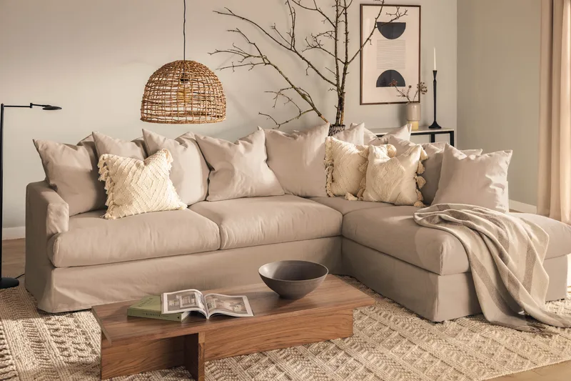 Menard 4-sits Högervänd L-formad Djup Schäslongsoffa i Tyg - Beige - Möbler - Soffa - Divansoffor & schäslongsoffa