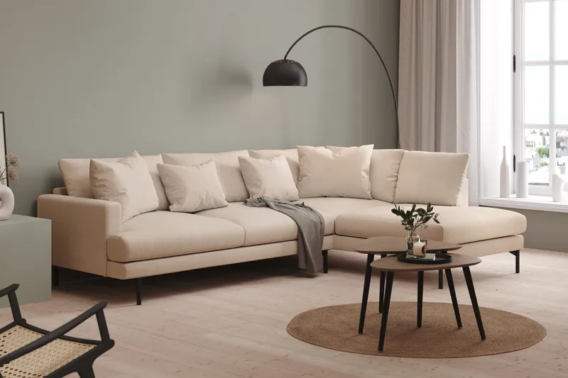 Menard 4-sits Högervänd L-formad Djup Schäslongsoffa i Tyg - Beige - Möbler - Soffa - Divansoffor & schäslongsoffa