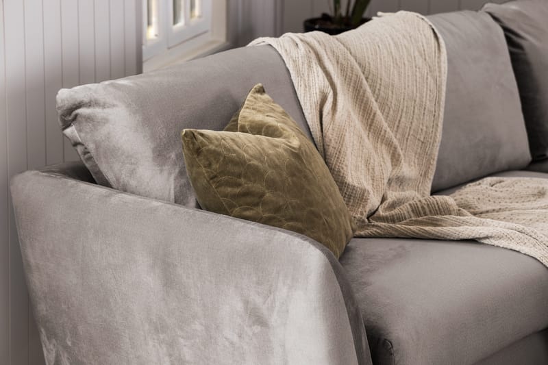 Trend 3-sits Rektangulär Sammetssoffa med Svängda Armstöd - Taupe - Möbler - Soffa - Sammetssoffa