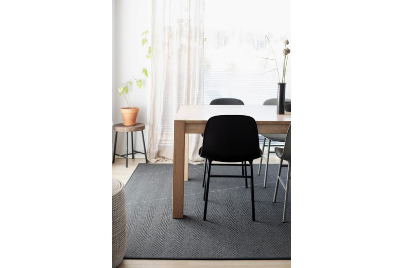 Elsa Matta 80x150 cm Svart - Vm Carpet - Textil & mattor - Mattor - Modern matta - Ullmatta