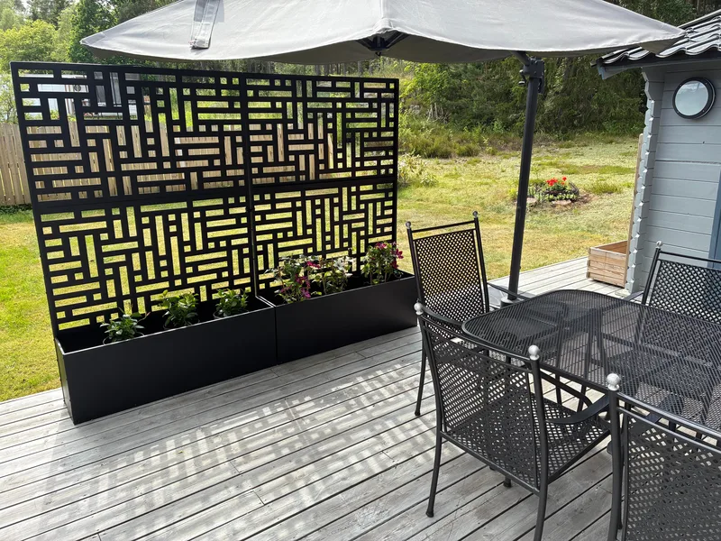 Blomlåda med spalje | 120x180cm | Stål | Svart
