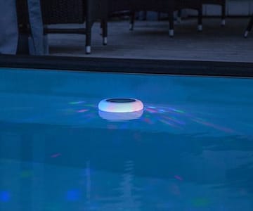 Pool light Solcellsdekoration 19 cm - vit med flerfärgat ljus - Trädgård & spabad - Utemiljö - Altan & terrass - Altanbelysning