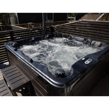 Spabad Poseidon Blackline – 5–6 personer | Lucite® akryl, Gecko® cirkulationspump & Balboa® system | 2026 - Trädgård & spabad - Utomhusbad - Spabad - Utespa