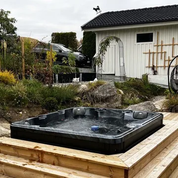 Spabad Poseidon Blackline – 5–6 personer | Lucite® akryl, Gecko® cirkulationspump & Balboa® system | 2026 - Trädgård & spabad - Utomhusbad - Spabad - Utespa